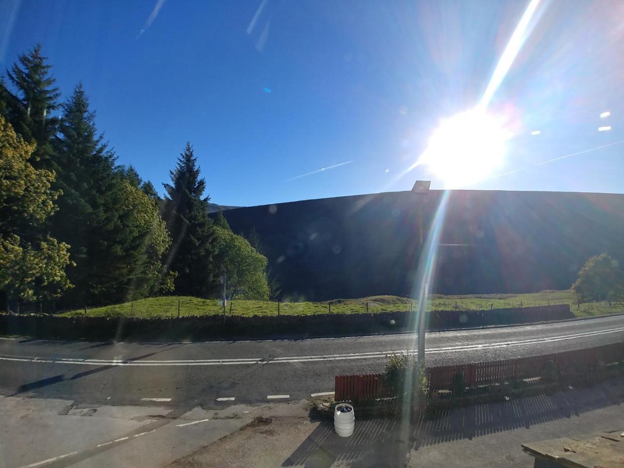 The Snake Pass Inn Эдейл Экстерьер фото